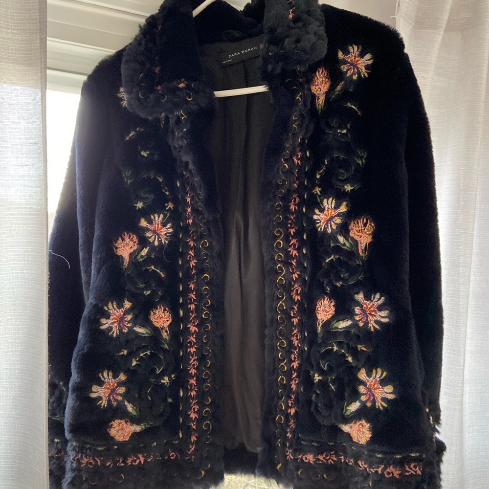 NWT🎁Zara xs embroidered jacket soft faux fur